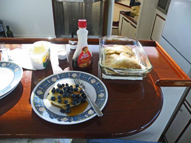 Pancakes and bluberries